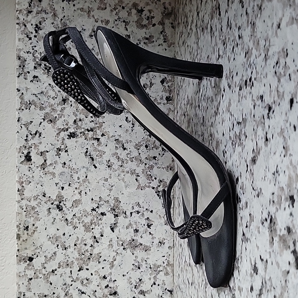 🔥🔥Special Free Offer!!🔥🔥 Preloved pair of Stuart Weitzman sandals US - Picture 4 of 10
